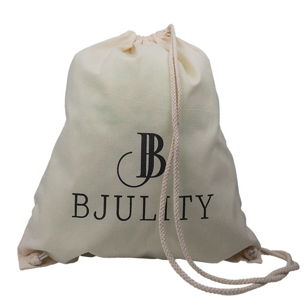Beiger Stoffbeutelrücksack mit shwarzem BJULITY Logo