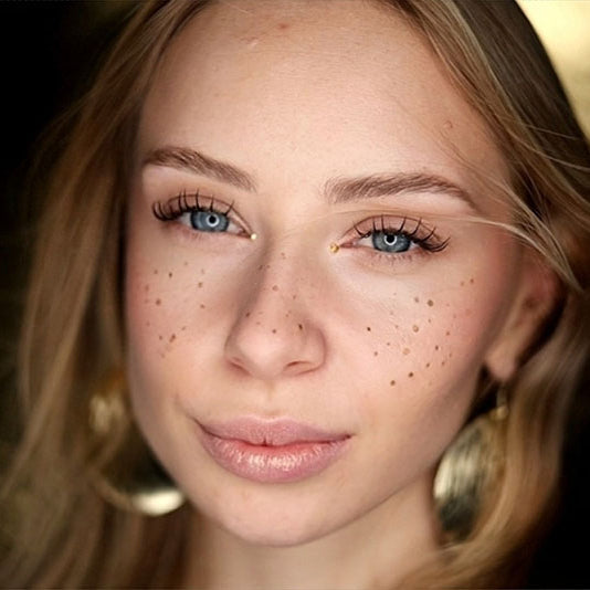 Model mit dem angesagten Medusa Lashes Effekt in München