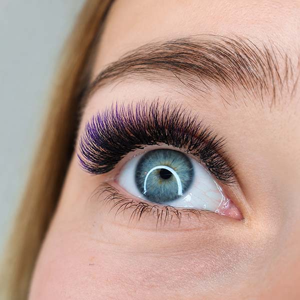 Macroaufnahme Frau/Auge mit Trendwimpernmodellage Ombre-Lashes von BJULITY in München
