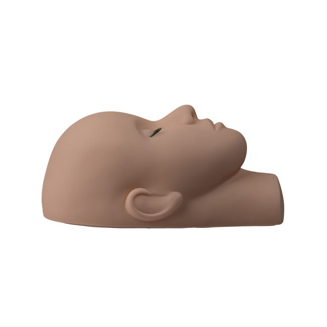 Aufnahme eines Übungskopfes für Wimpernstylisten von der siete